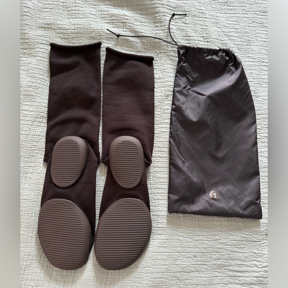 YEEZY PODS SIZE 1 NWT - Picture 2 of 4